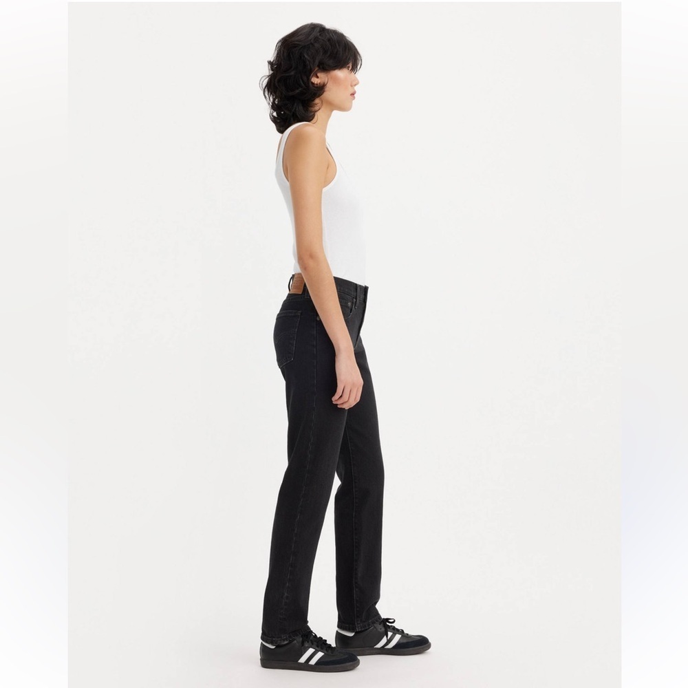 Levi’s Premium Middy Straight Jeans Black Women’s  26 x 29 Mid  Rise, Brand New